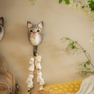 Krok, handskoren i tre,  grå katt thumbnail