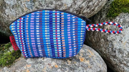Pung, liten, multifarge blå