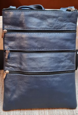 Veske i skinn, regulerbar hank, 5 rom, blå